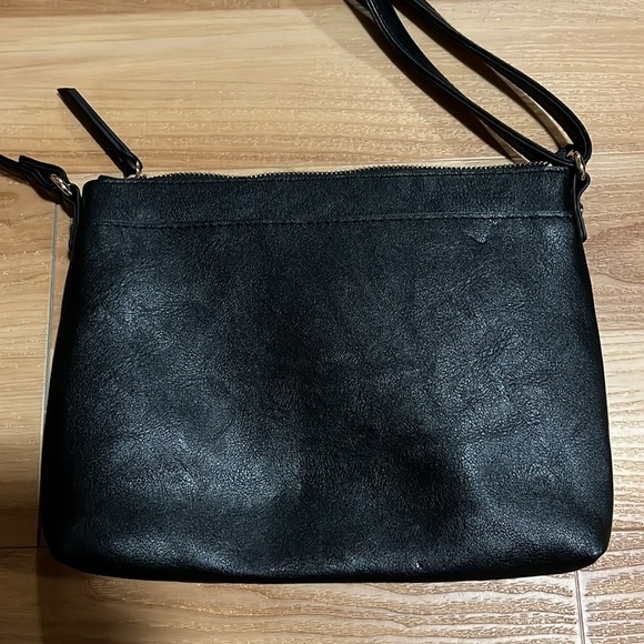 Elegant Black Crossbody Bag - Picture 3 of 5